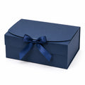 Boîte cadeau 35 x 25 x 12 cm en carton bleu marine avec ruban satin style élégant