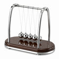 Pendule de Newton 30 cm en métal argenté et bois brun pour bureau décoratif